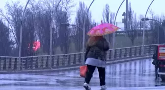 Bağcılar'da kar yağışı başladı