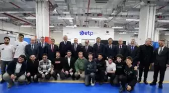 Bakan Kacır, Endüstriyel Tasarım ve Prototipleme Merkezini ziyaret etti