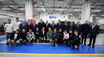 Bakan Kacır, Endüstriyel Tasarım ve Prototipleme Merkezini ziyaret etti