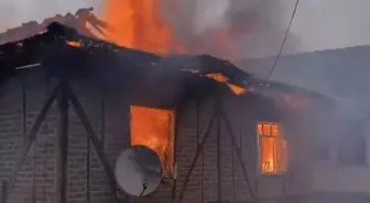 Bartın'da Ahşap Ev ve Samanlık Yangında Kül Oldu