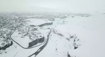 Beyaz örtüyle kaplanan doğa harikası Murat Kanyonu trekking sevenlerin rotasında