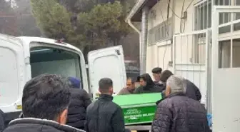 Bıçaklı kavgada öldürülen gencin cenazesi yakınlarına teslim edildi