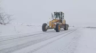 Edirne'de İl Özel İdaresi köy yollarında karla mücadelesini sürdürüyor