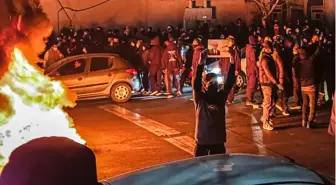 İran'da Protestolar Sertleşiyor, Yüzlerce Gösterici Öldürüldü