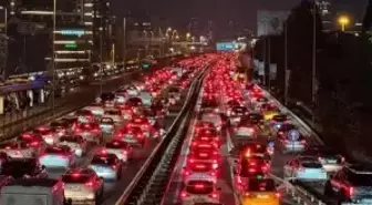 İstanbul'da trafik var mı? SON DAKİKA! 12 Ocak hangi ilçelerde trafik var, hangi yollar kapalı?