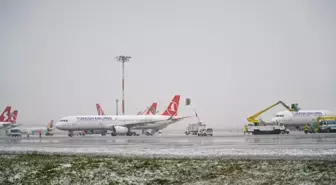 İstanbul Havalimanı'nda pistteki kar miktarı anlık takip ediliyor