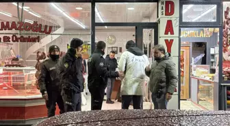 Kasap dükkanında silahlı kavga anı kamerada: 2 yaralı