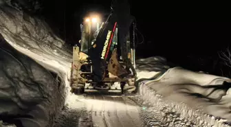 Kaymakam, karlı yollarda hasta kurtarma operasyonuna katıldı
