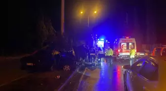 Kazada ikiye bölünen otomobilden mucize kurtuluş: 2 yaralı