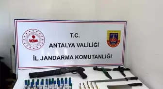 Kepez'de jandarmadan ruhsatsız silah operasyonu
