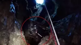 Keşif için girdikleri mağarada hurda otomobille karşılaştılar