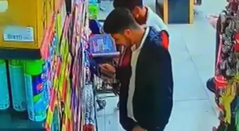 Markette koklayarak beğendikleri deodorantları çaldılar
