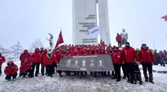 Metristepe'de 18 yıllık vefa: AKUT, İnönü Zaferi'ni kar altında kutladı