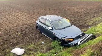 Tarlaya uçan otomobildeki 2 kişi yaralandı