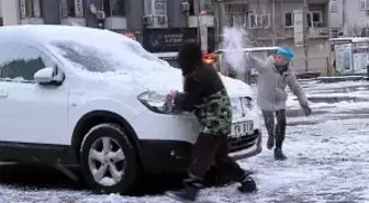 Tekirdağ'da kar yağışı etkili oluyor
