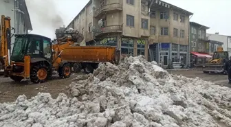 Yeşilyurt'ta karla mücadele çalışmaları sürüyor