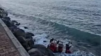 3 tekerlekli elektrikli motosiklet denize uçtu
