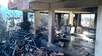 Alanya'da müstakil evin odunluğunda çıkan yangını itfaiye söndürdü