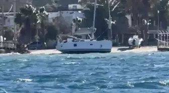 Bodrum'da fırtına etkili oldu; yelkenli tekne karaya oturdu