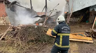 Burdur'da evde çıkan ve ahıra sıçrayan yangın söndürüldü