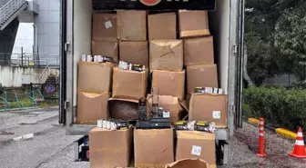 Depo olarak kullanılan ahırda 2 ton kaçak tütün ve 372 bin makaron ele geçirildi