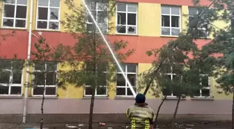 Diyarbakır'da boş okulda yangın