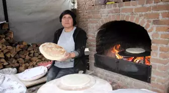 Elinin hamuru ile ekmeğin kazanıyor