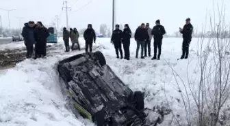 Erzincan'da polis aracı şarampole uçtu: 2 polis yaralandı