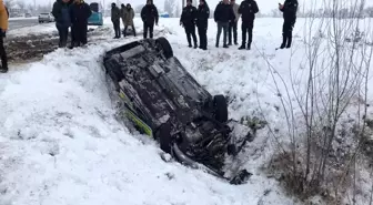 Erzincan'da polis aracı şarampole uçtu: 2 polis yaralandı