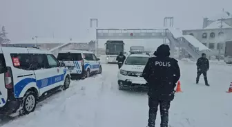 Erzincan-Gümüşhane kara yolu kar nedeniyle ulaşıma kapatıldı