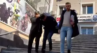 Fatih'te 3 kişinin çantasını çalan hırsız kamerada