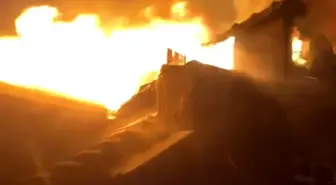 Gönen'de ev yangını: Çatı alevlere teslim oldu