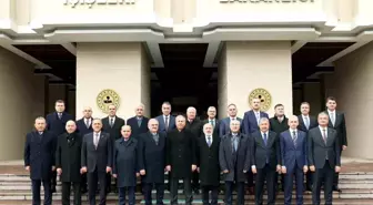 İçişleri Bakanı Yerlikaya, yeni atanan ve görev yerleri değişen valilerle bir araya geldi