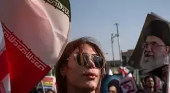 İran'da Protestolar Sertleşiyor, Yüzlerce Gösterici Öldürüldü