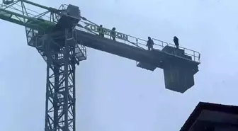 İşçilerden inşaat kule vincinde intihar girişimi