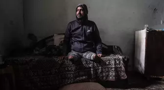 İsrail saldırısında iki bacağını kaybeden Gazzeli öğretmen, eğitim hayatına döneceği günlerin hayaliyle yaşıyor