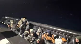 İzmir açıklarında 29 düzensiz göçmen yakalandı