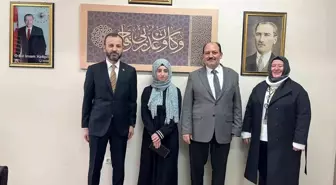 Kitap okuma yarışmasında Türkiye birincisi öğrenci ödüllendirdi