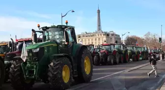 Paris'te çiftçilerden 350'den fazla traktörle AB-Mercosur anlaşmasına protesto
