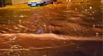 Reyhanlı'da sağanak yağış, su baskınlarına neden oldu