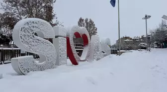 Sivas'ta Kar Yağışıyla Kent Merkezi Beyaza Büründü