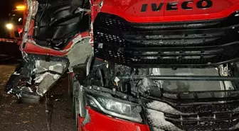 Uşak'ta 2 tır çarpıştı: 1 yaralı