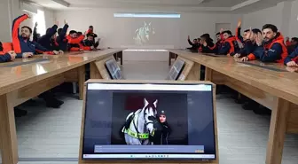 Van'da AFAD personeli, AA'nın 'Yılın Kareleri' oylamasına katıldı