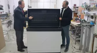 Adana'da emekli doktor zararlı mikroorganizmaları yok eden dezenfeksiyon kabini üretti