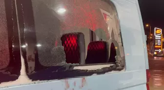 Alkolmetreyi üflememek için direndi, dolmuşun camını kafasıyla kırdı