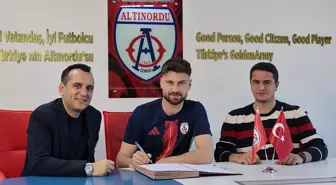 Altınordu'dan iki imza daha