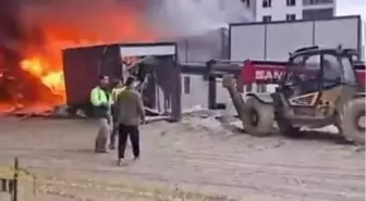 Arnavutköy'de işçi konteynerinde yangın