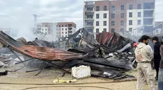 Arnavutköy'de şantiye konteynerlarında yangın: İşçiler son anda kurtuldu