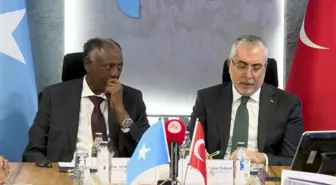 Bakan Işıkhan, Somalili mevkidaşı Ibro ile bir araya geldi