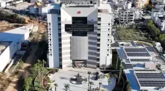 Belediyeyi denetlemeye gidenler, lüks otelde yabancı kadınlarla kaldı